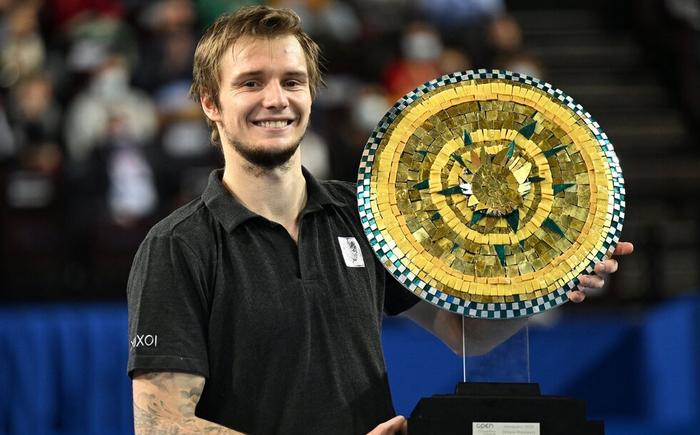 国际局势推 国际局势推